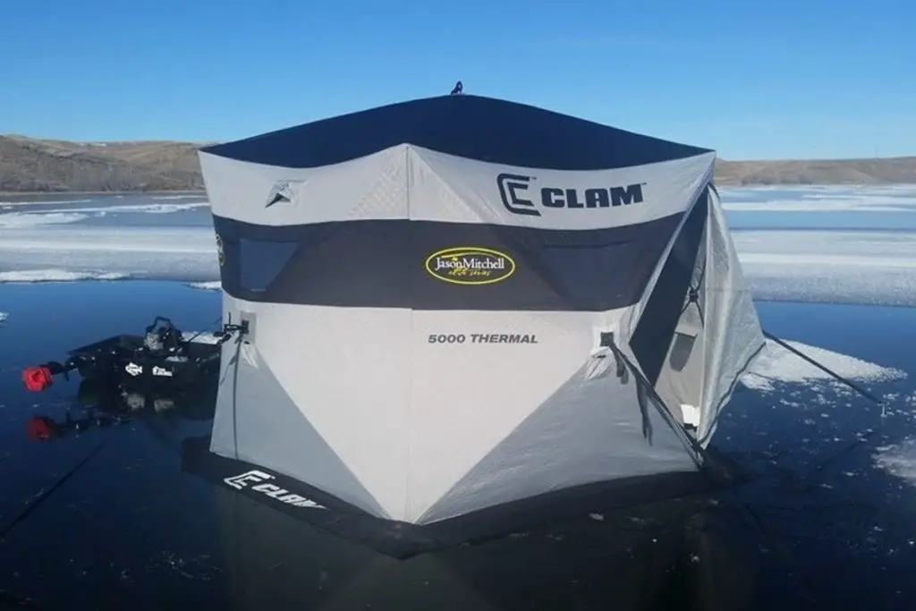 Hub or FlipOver Ice Fishing Shelter Which One? (Explained) Ice